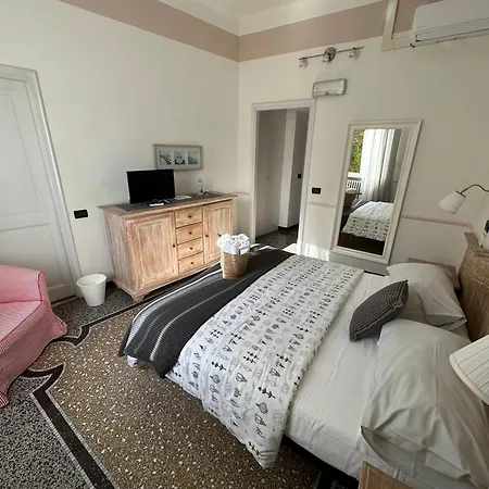 Salvarezza 3* نولي